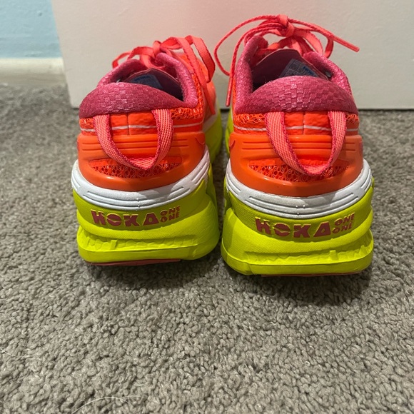 Hokas - Picture 3 of 8